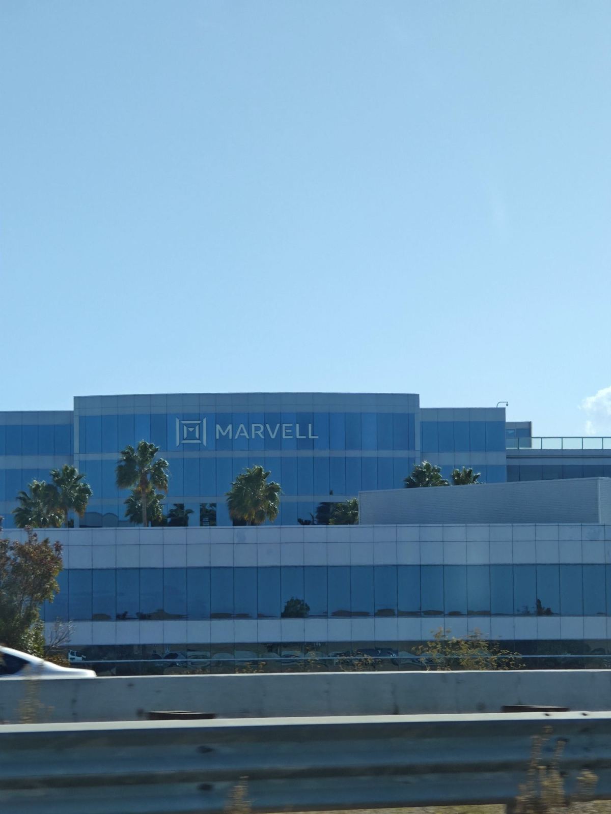 Marvell（美满电子）在圣克拉拉的园区，这是一家芯片公司